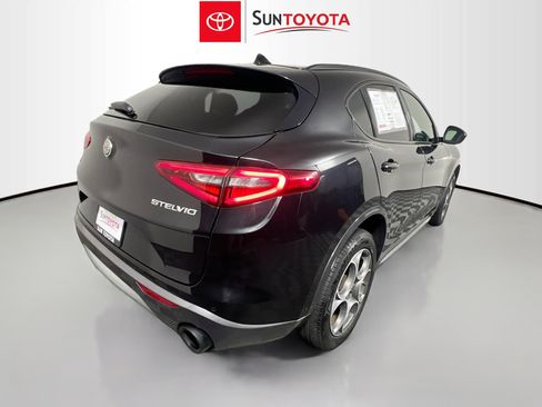 Used 2022 Alfa Romeo Stelvio Ti image 4