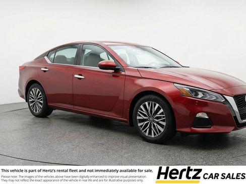 Used 2025 Nissan Altima 2.5 SV FWD image 1