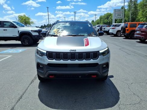 Used 2025 Jeep Compass Trailhawk w/ Trailhawk Elite Group AWD/4WD image 3