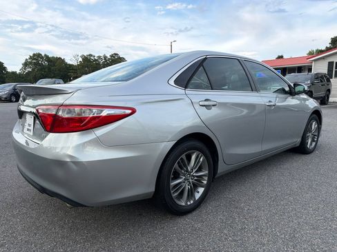Used 2017 Toyota Camry SE FWD image 4