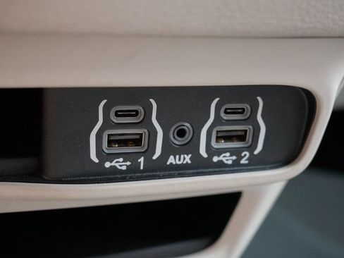 Used 2023 Chrysler Pacifica Touring-L FWD image 26