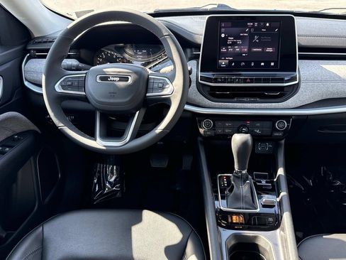 Used 2022 Jeep Compass Latitude AWD/4WD image 3