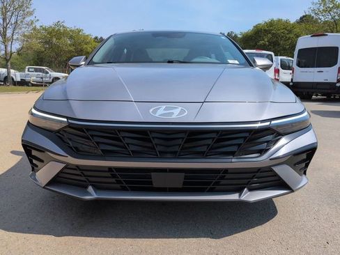 Used 2025 Hyundai Elantra SEL image 9