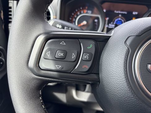 Used 2026 Jeep Gladiator Sport AWD/4WD image 23