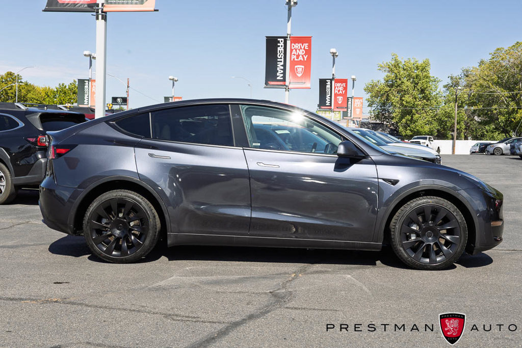 Used 2024 Tesla Model Y Long Range AWD/4WD image 19