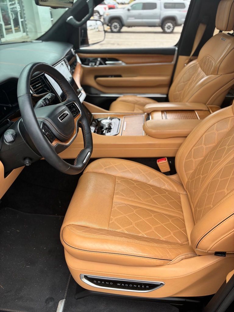 Used 2023 Jeep Grand Wagoneer Series III w/ Rear Seat Video Group 1 AWD/4WD image 5