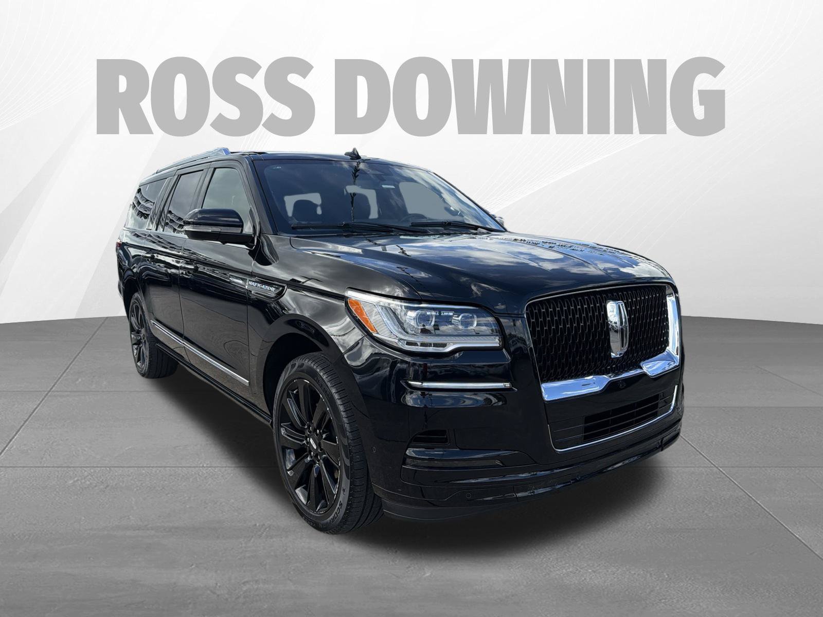 Used 2023 Lincoln Navigator L Reserve RWD image 3