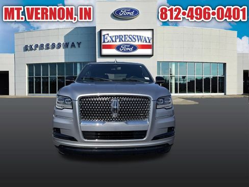 Used 2023 Lincoln Navigator 4WD image 3