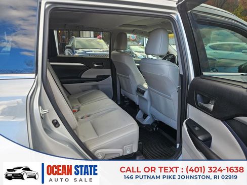 Used 2017 Toyota Highlander XLE image 11