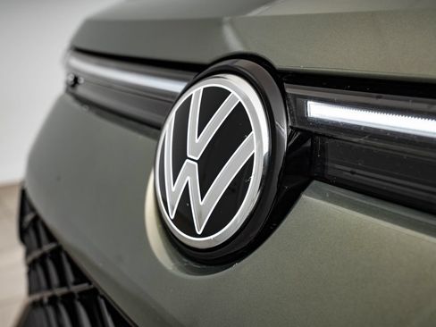 Used 2025 Volkswagen Tiguan SEL R-Line AWD/4WD image 3