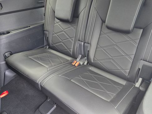Certified 2025 Volkswagen Atlas SE FWD image 14