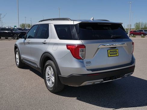 Used 2020 Ford Explorer XLT w/ Equipment Group 202A AWD/4WD image 8