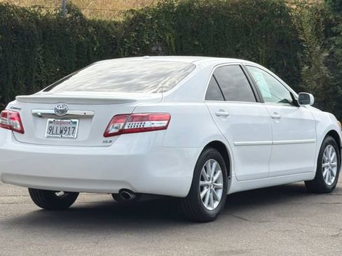 Used 2011 Toyota Camry XLE w/ SE/XLE Extra-Value Pkg FWD image 4