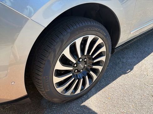 Used 2024 Lincoln Navigator Black Label AWD/4WD image 9