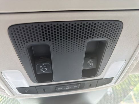 Used 2024 Honda Pilot Elite image 23