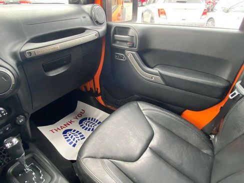 Used 2013 Jeep Wrangler Unlimited Sahara image 22