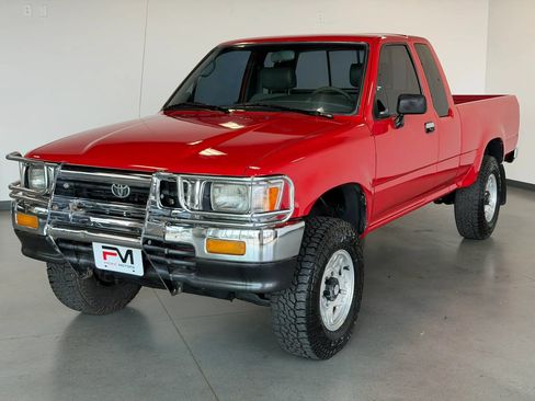 Used 1993 Toyota Pickup Deluxe AWD/4WD image 3