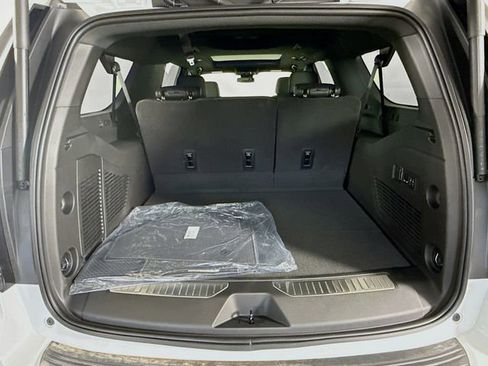 New 2026 Chevrolet Suburban Z71 w/ Comfort Package AWD/4WD image 29
