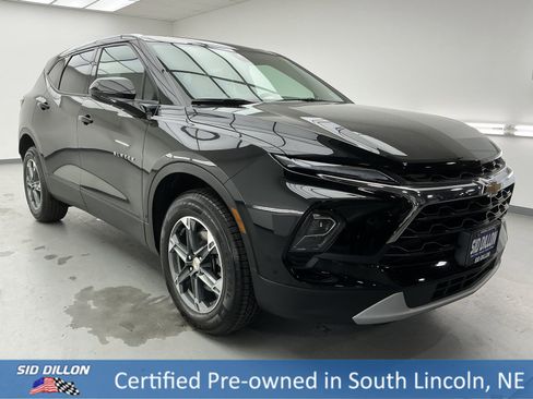 Used 2025 Chevrolet Blazer LT image 3