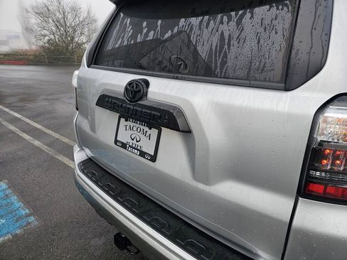 Used 2024 Toyota 4Runner TRD Off-Road Premium image 17