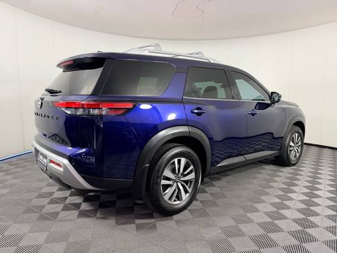 Used 2024 Nissan Pathfinder SL w/ Black Appearance Package FWD image 8
