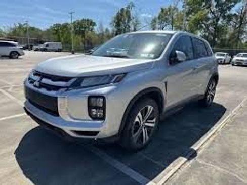 Used 2025 Mitsubishi Outlander Sport SE image 1