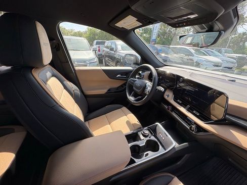 New 2026 Chevrolet Equinox ACTIV w/ Convenience Package III AWD/4WD image 25