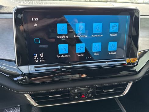 Used 2025 Volkswagen Atlas Cross Sport SE image 24