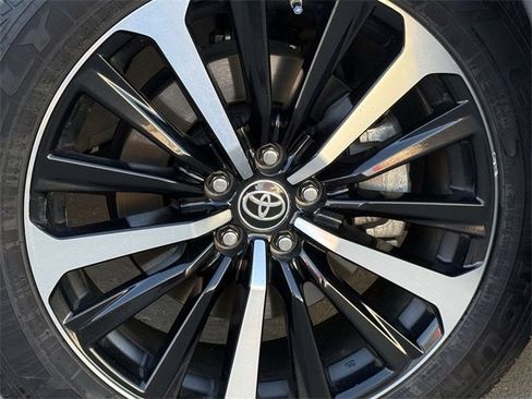 Used 2021 Toyota Highlander XSE image 9