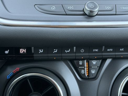 Used 2024 Chevrolet Blazer LT w/ Convenience Package FWD image 24