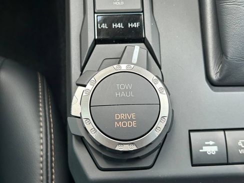Used 2025 Toyota Tacoma Limited AWD/4WD image 29
