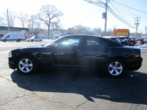 Used 2013 Dodge Charger SE image 4