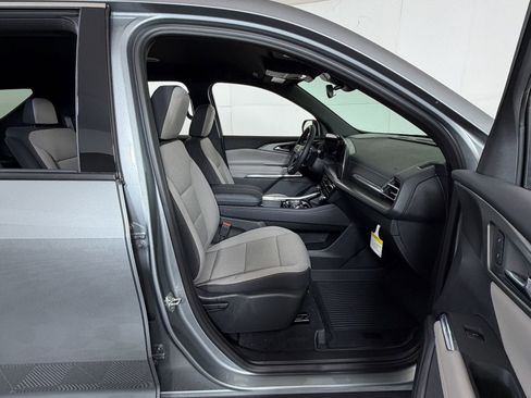 New 2026 Chevrolet Traverse LT w/ LPO, Floor Liner Package FWD image 5