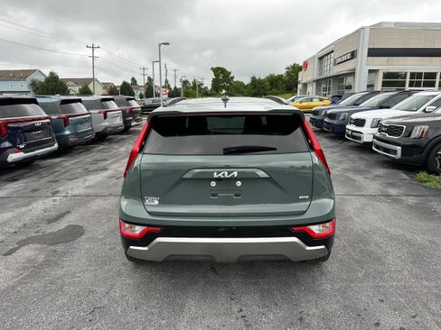 Used 2024 Kia Niro EX Touring FWD image 6