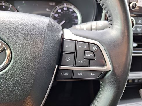 Used 2024 Toyota Highlander LE image 20