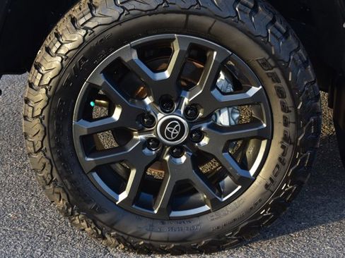 Used 2025 Toyota Tundra Platinum image 9