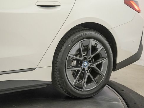 Used 2023 BMW i4 eDrive40 RWD image 10