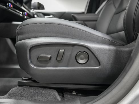 Used 2026 Chevrolet Equinox LT w/ Convenience Package II AWD/4WD image 14