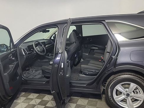 Certified 2025 Kia Sorento LX FWD image 16