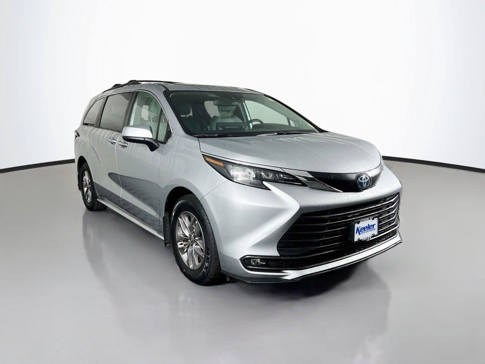 Used 2025 Toyota Sienna XLE w/ XLE Plus Package AWD/4WD image 8