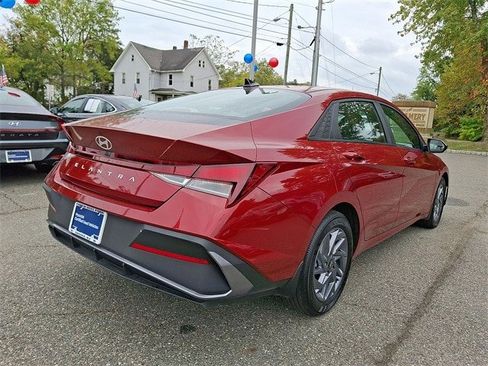 Certified 2024 Hyundai Elantra SEL image 24