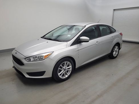 Used 2018 Ford Focus SE FWD image 2