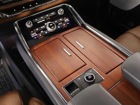 Certified 2023 Lincoln Navigator Reserve image 9