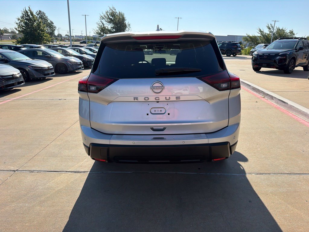 Used 2025 Nissan Rogue SV FWD image 4