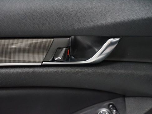 Used 2018 Honda Accord Sport image 30