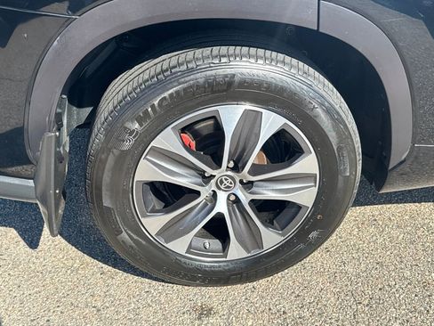 Used 2020 Toyota Highlander XLE image 45