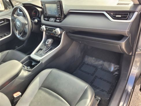 Used 2020 Toyota RAV4 XLE Premium image 17