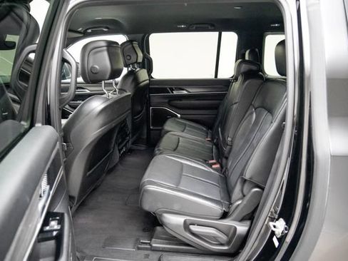 Used 2024 Jeep Wagoneer L Series III w/ Flexible Seating Group AWD/4WD image 24