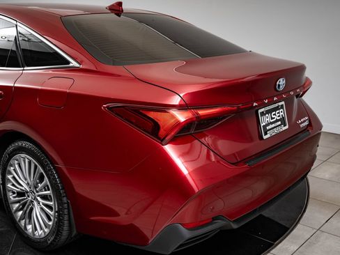 Used 2020 Toyota Avalon Limited w/ Advanced Safety Package FWD image 19