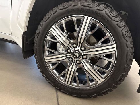 Used 2025 Toyota Sequoia Capstone AWD/4WD image 43